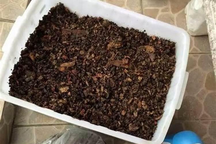 如何处理香炉中的香灰？