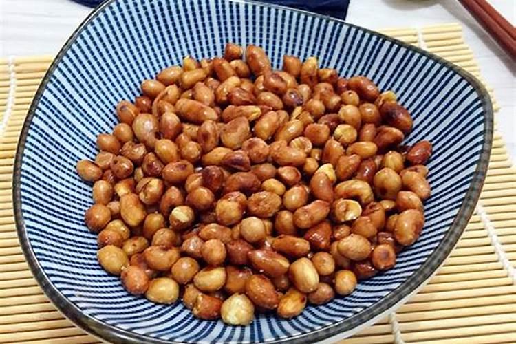 炒熟花生米压碎可以放入土里养花吗
