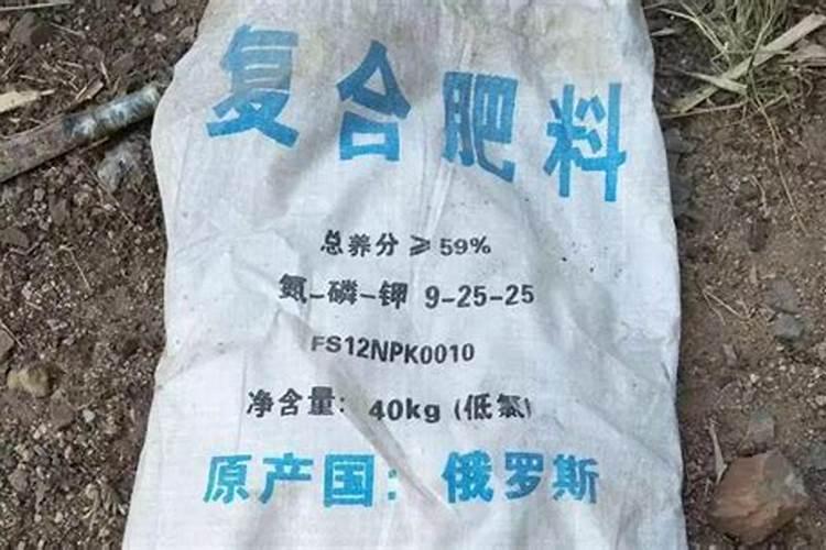 我们使用的免追肥其实就是普通化肥厂家说一亩上80斤可种子烧坏了该找...