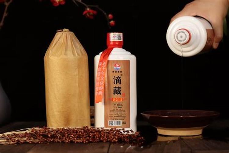 为什么酱酒中有酸,酱香型白酒有酸味正常吗(为什么酱香酒有股酸味)