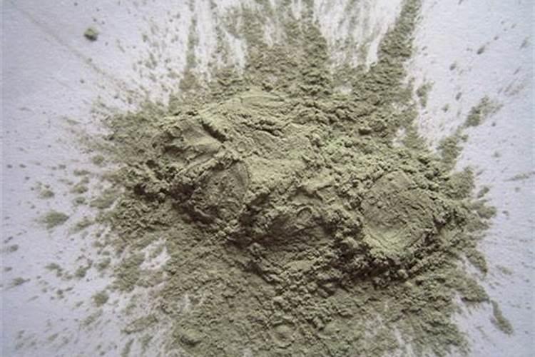 超市买的套装花种,里面带了一小包花肥是绿色颗粒状的,用水泡也泡不开...