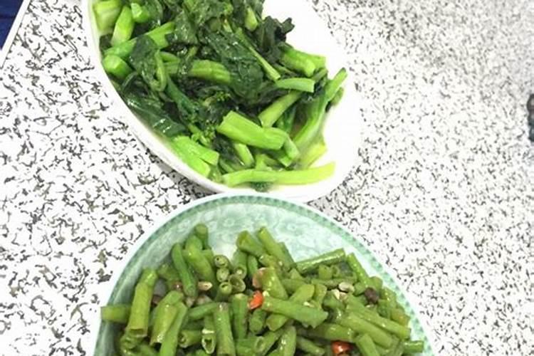 西瓜藤子被晒焉了浇水是浇根子还是叶子？