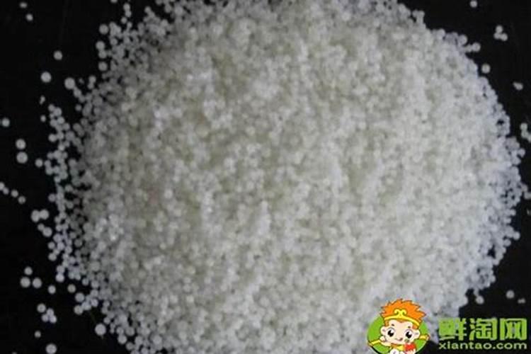 五公分高的小青菜用尿素叶面喷施一桶水能用多少？