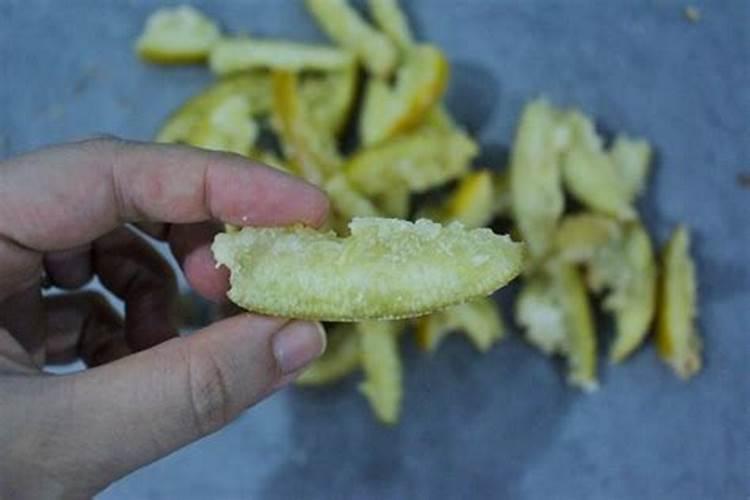 柚子皮怎么做花肥