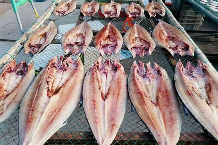 西瓜膨大期勤浇水 还是一次性大量浇水