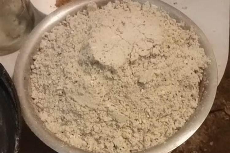 油菜苗有苗株叶片变紫,枯萎,矮小现象,是怎么回事？该如何处理？