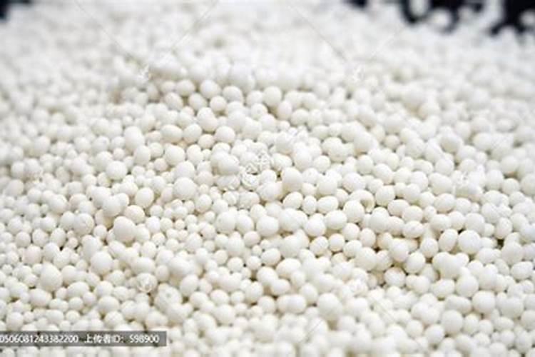 请问给家里盆栽植物用的白色颗粒的肥料怎么用？