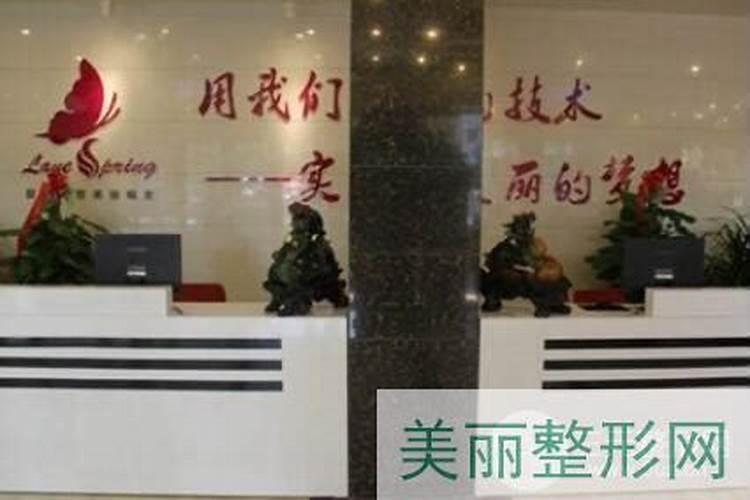 现在施肥是施水溶肥好还是复合肥好,肥料的含量应该选怎样的含量比例来好...