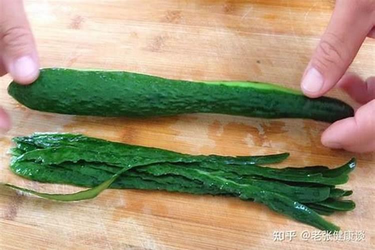 厨房剩下的菜头埋土里