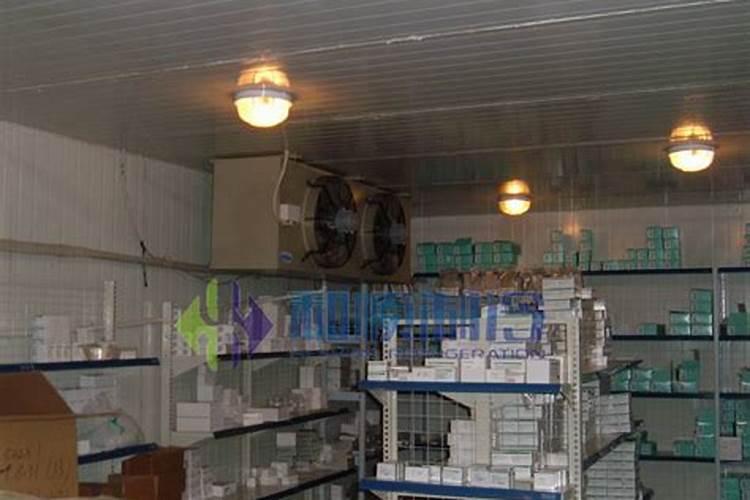 设施栽培果树生育期是怎样调节与树体控制的？