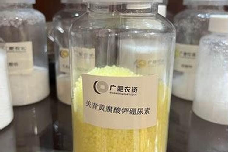 矿源黄腐酸钾和尿素能一起冲施么,用量是多少？