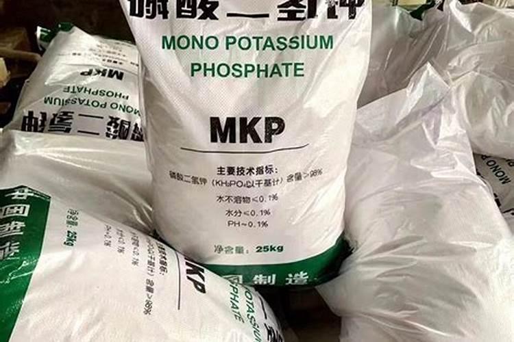 花肥磷酸二氢钾可以埋在花土里吗？
