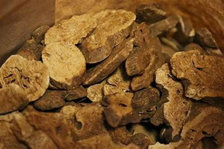 大棚玫瑰花在平茬够施用什么化肥施多少一亩地