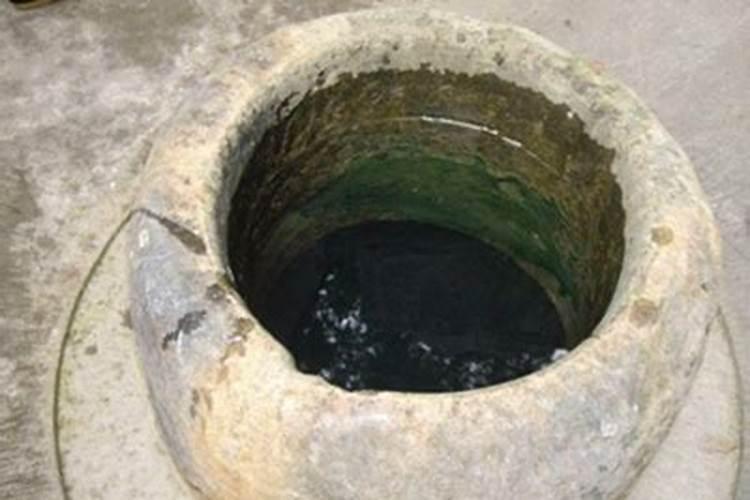 ...为了发展经济,在村边建起一座氮肥厂,近段时间,小明发现