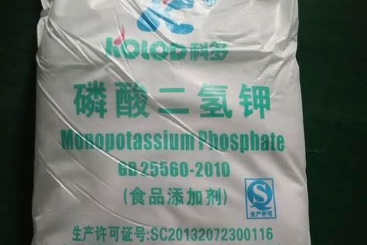 果园里的桃子出现大面积裂果,这究竟是什么原因造成的？