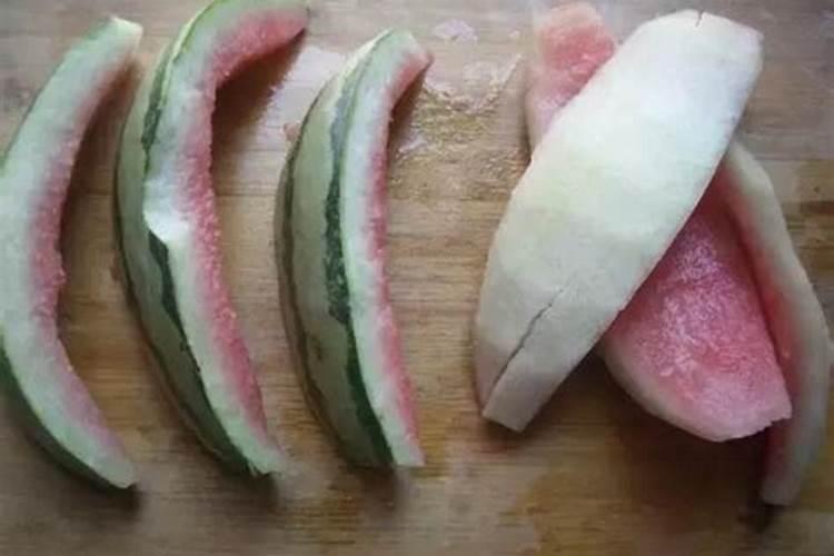 西瓜皮别扔,拿来沤肥,好用不花钱!