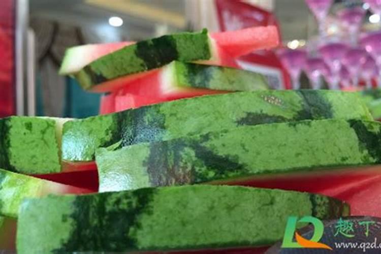 西瓜皮别扔,拿来沤肥,好用不花钱!