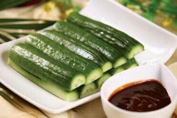 黄瓜沾花药中能加点叶面肥吗!