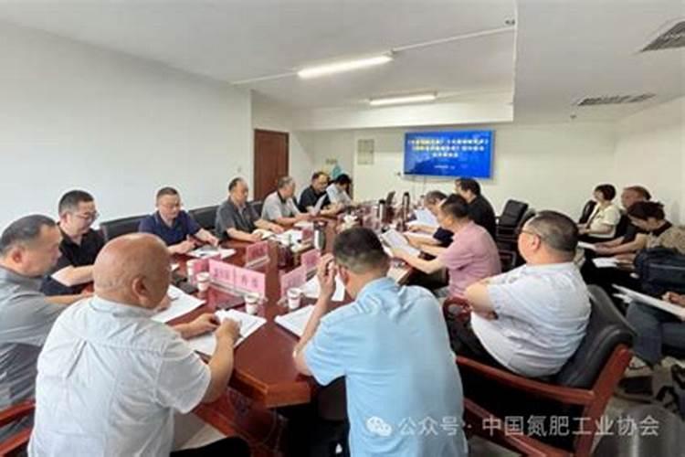 腐殖质肥料和碳铵都是酸性吗？