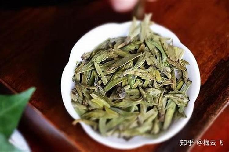 喝剩下茶叶可以倒入花盆吗 茶叶可以养什么花草