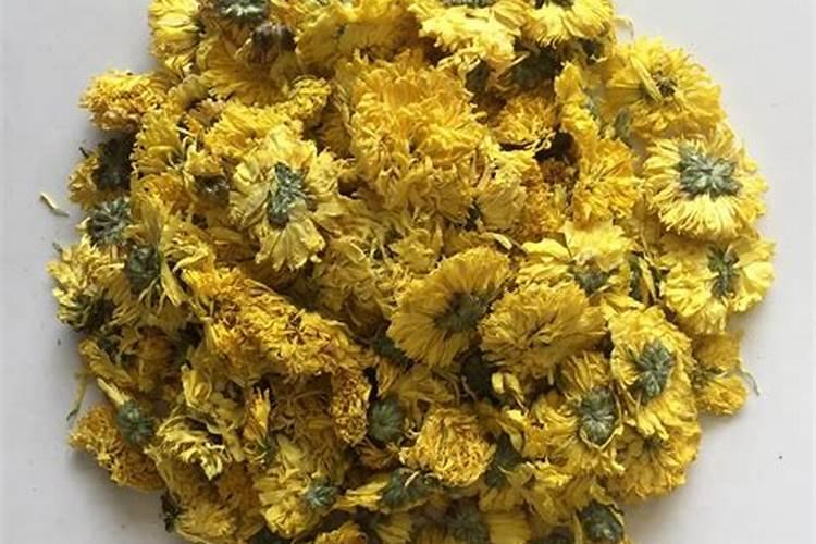 正宗的菊花茶泡出来是什么颜色？