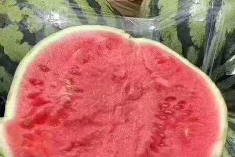西瓜一亩地上多少底肥料？