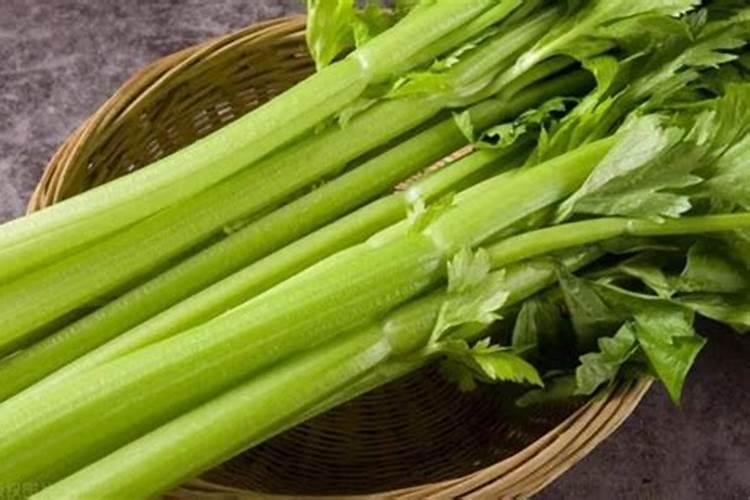 芹菜生长到什么时期喷施钾肥效果最好芹菜生长到什么时期啧施钾肥最好...