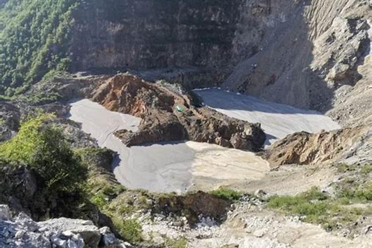 护栏板厂家:高速公路的稳固性与路基的完整性息息相关