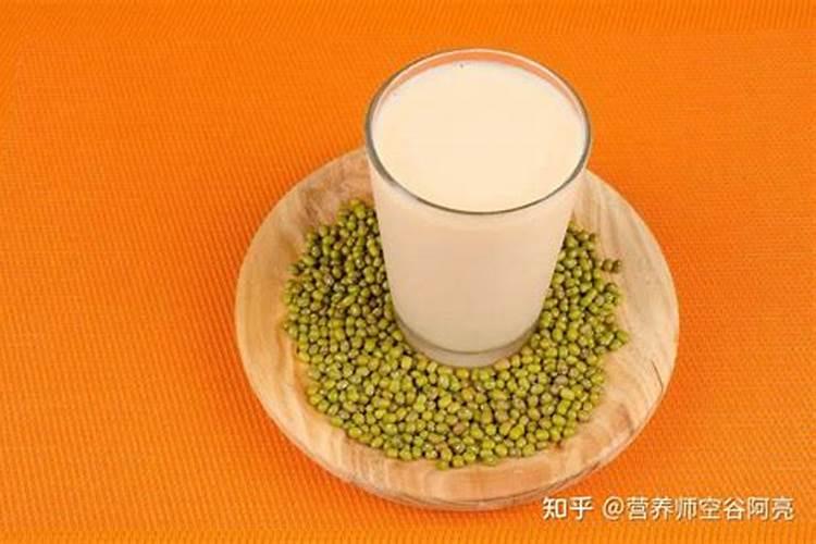 植物缺肥症状及对应的花肥沤制方法:薄肥淡施
