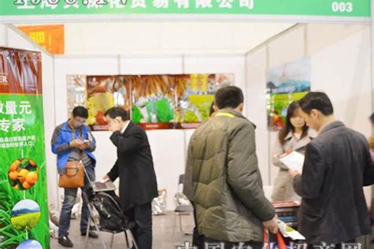 尿素可以当叶面肥喷施吗