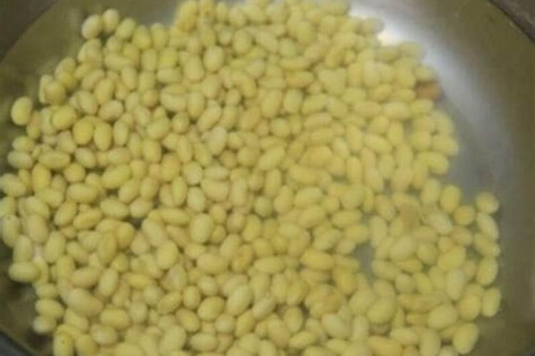 煮黄豆水能直接浇花吗 浇花正确方法