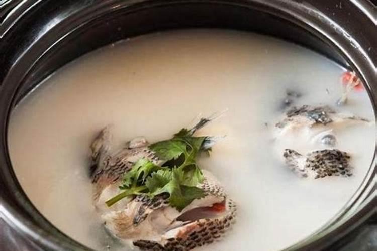 如何进行苹果园土肥水管理？