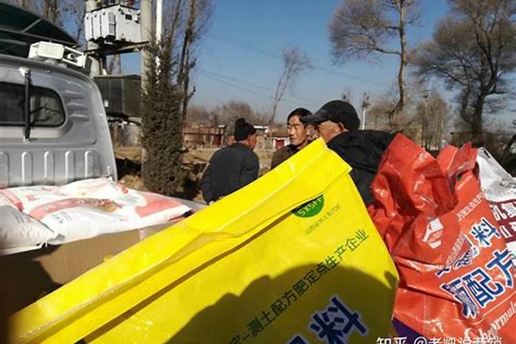 买花送的复合肥有用吗、复合肥如何使用效果好