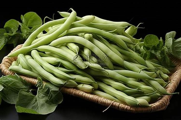 四季豆追了尿素嫩叶上一片叶子绿色黄色怎么回事？