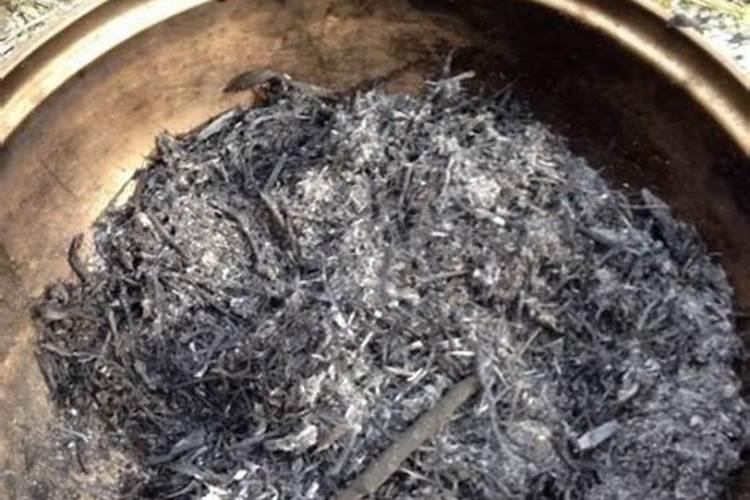 七里香能用草木灰做底肥吗？