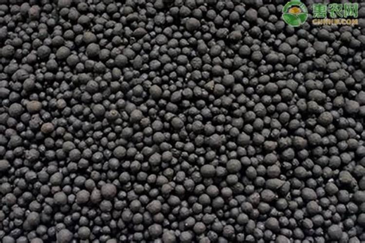 现在天气冷了,微生物菌剂和氨基酸能在一起冲吗？