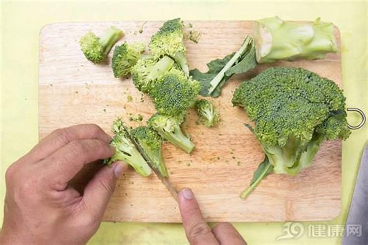 芋头膨大期用磷酸二氢钾喷叶面还是喷根好？