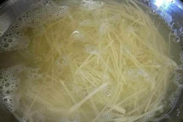 为什么蒜地种土豆根部发黑土豆上有褐色斑点是甚么病