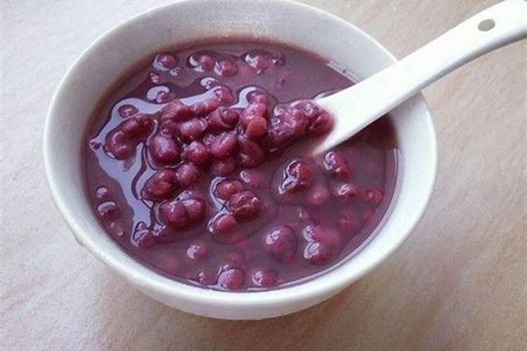 红小豆生长期需要喷施什么肥料？