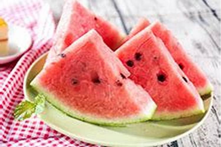 农户种植西瓜,一般多久追一次肥呢？追肥时需要注意些什么？