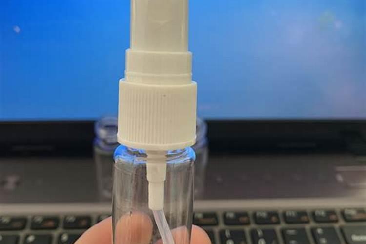 一斤草木灰顶多少钾肥