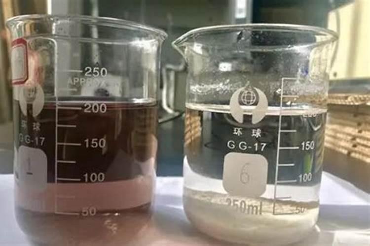 玉米叶片出现白色条纹状,喷洒哪一种药物可以治愈？