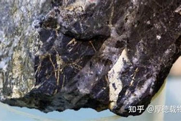 现在猕猴桃叶子发黄,用什么叶面肥好了。