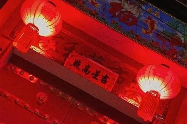 月季杆子上有很多白点是怎么回事？