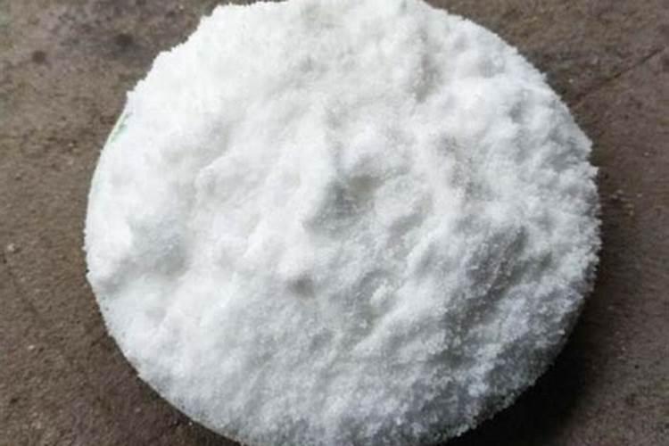 “碳铵”(NH4HCO3)是一种常用的化学肥料,易溶于水,受潮时在常温下就能...