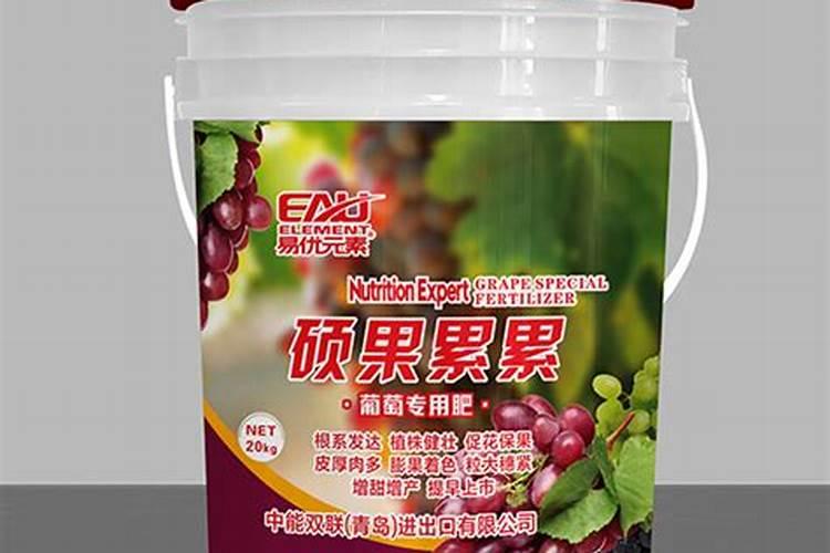 请问老师夏黑葡萄掉粒给叶面喷啥叶面肥保果