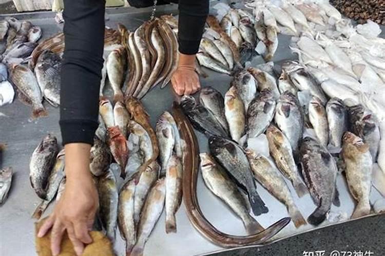 养黄颡鱼的鱼塘有很多绿藻,请问对于养殖无鳞鱼的鱼塘应该用什么药除蓝绿...