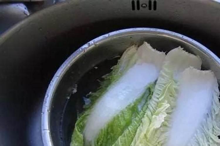 叶菜用什么叶面肥能使茎杆粗壮叶面肥大？