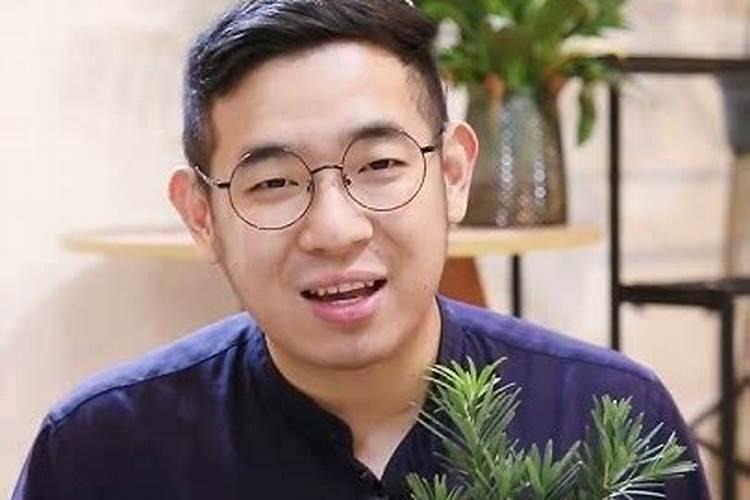罗汉松施肥,用什么肥料？？