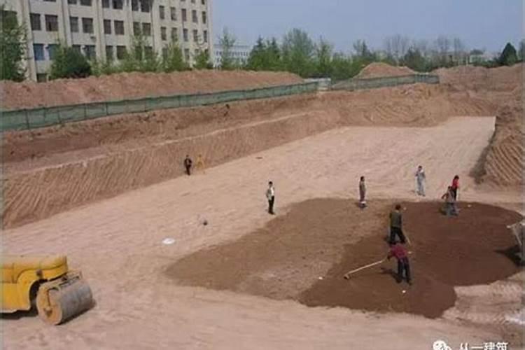我家玉米地张的总是不太好,应该用什么样的肥料呀？